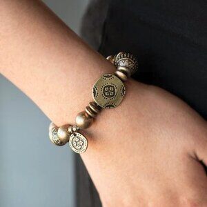 Paparazzi Jewelry Accessories - Aesthetic Appeal - Brass Bracelet - Vintage